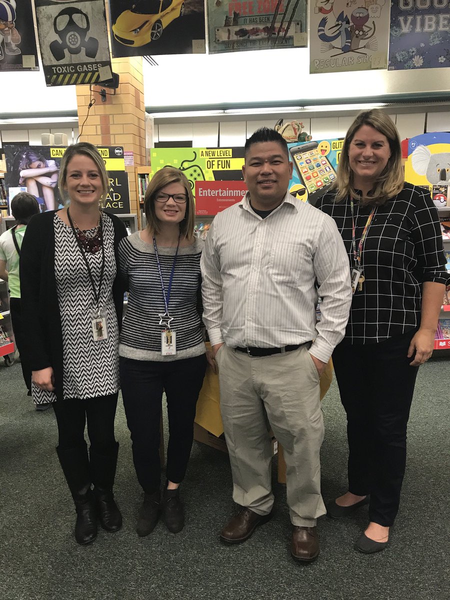 SkyviewMidd622's tweet photo. Books and bagels was a huge success! Come out to visit the book fair during conferences this week! #SMSbookfair @skyviewmidd622 https://t.co/pC2t3xjeca