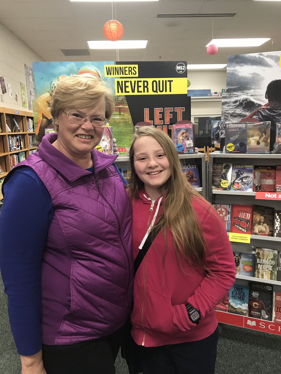 SkyviewMidd622's tweet photo. Books and bagels was a huge success! Come out to visit the book fair during conferences this week! #SMSbookfair @skyviewmidd622 https://t.co/pC2t3xjeca