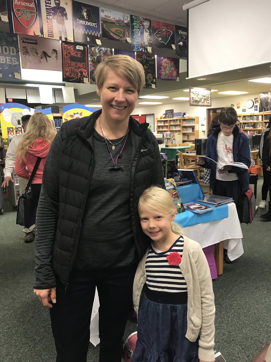 SkyviewMidd622's tweet photo. Books and bagels was a huge success! Come out to visit the book fair during conferences this week! #SMSbookfair @skyviewmidd622 https://t.co/pC2t3xjeca