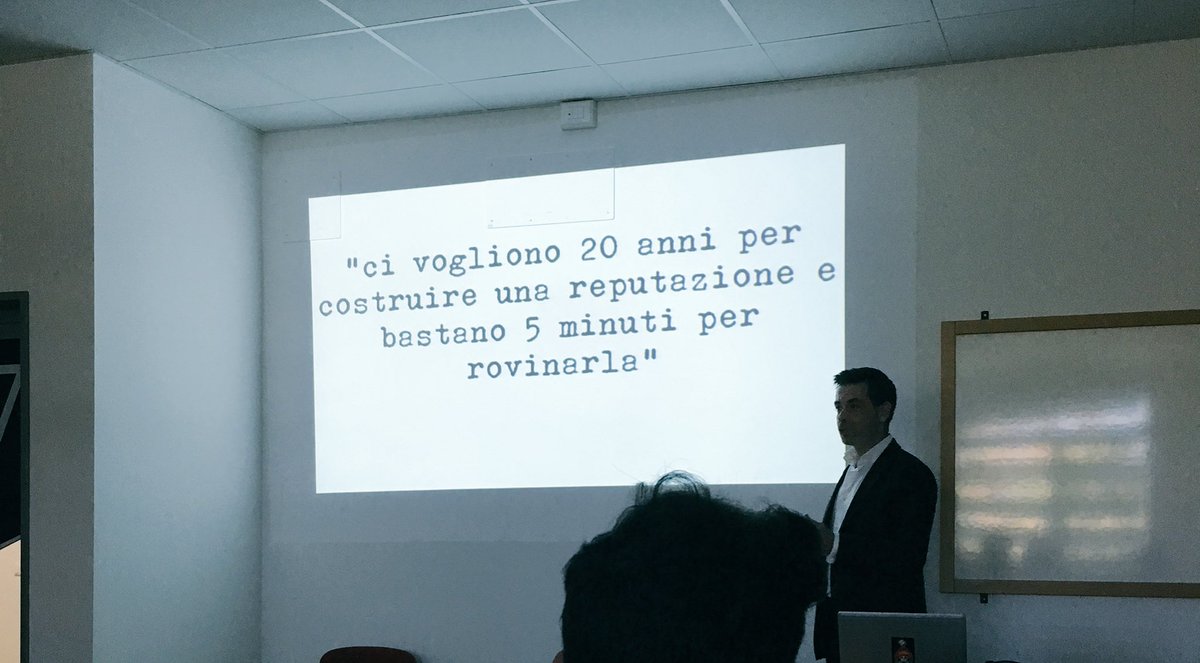 ChiaraPiaia's tweet photo. Parliamo di #crisismanagement: il caso di @costacrociere con Concordia spiegato da Leonardo Valente. https://t.co/C9FL8e7r3H