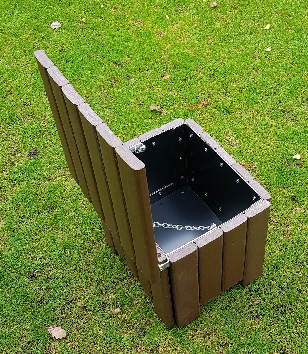 DayLinks1's tweet photo. Smart New Solid Recycled Brown Divot Boxes on the 17th Tee @LambourneGolf in Buckinghamshire 
#divotmix #divotrepair https://t.co/ObCBhxWNwz