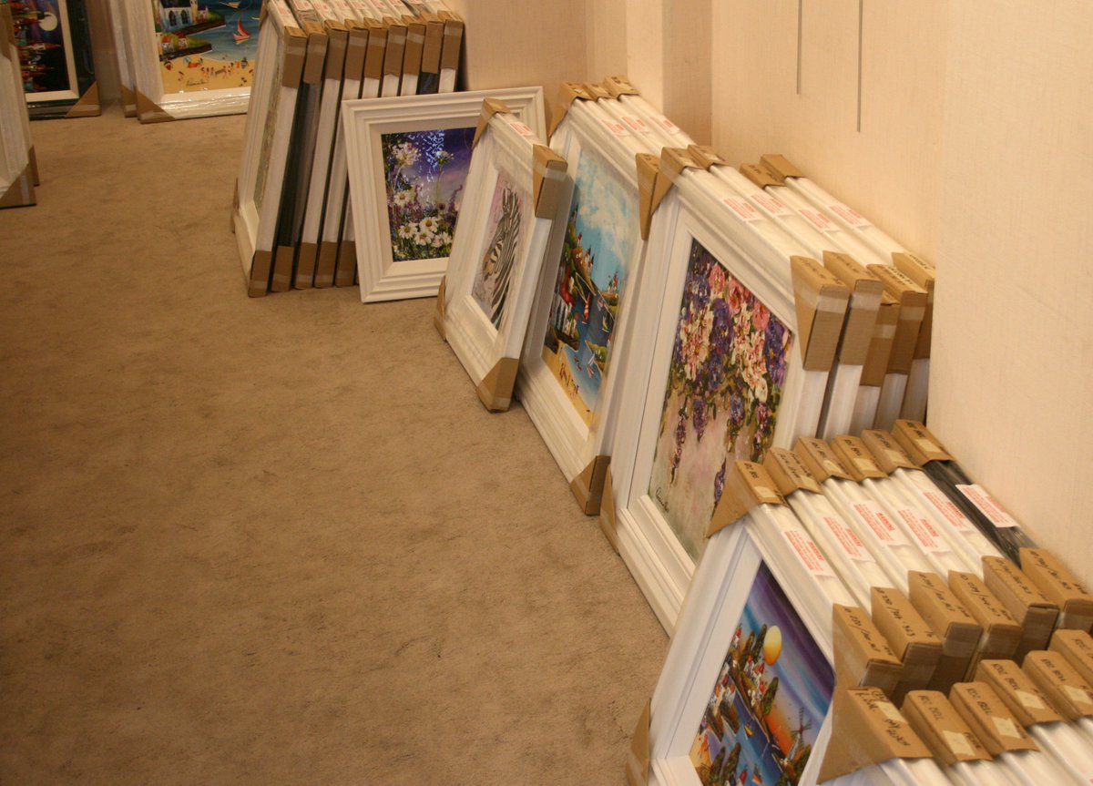 UnicornGallery's tweet photo. The #paintings have started to arrived for our @RozanneBell #exhibition &amp; personal appearance! https://t.co/p2zugC0VrB