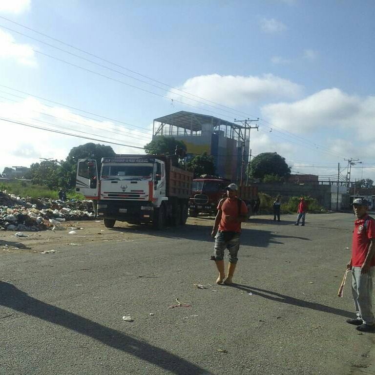 alcaldia_indep's tweet photo. Realización del operativo de limpieza en la Parroquia Cartanal por parte de @AlcaldiaIndep y nuestro Alcalde @carlosrtuy1 https://t.co/RLekN8QEvF