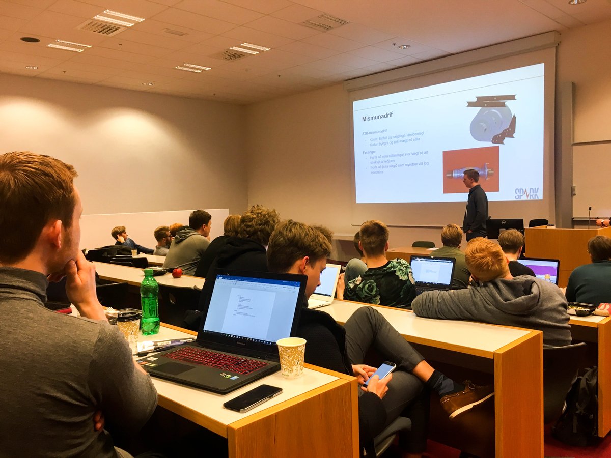 TeamSparkFS's tweet image. Our first design review of the season. Things looking good! 👊🏽😍 #teamspark #TS18 #formulastudent