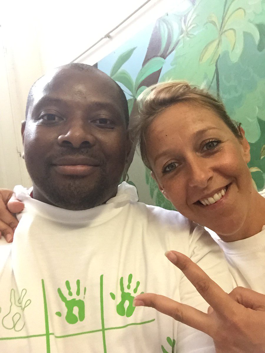 ourjob2's tweet photo. With the money collected with their cheese &amp; wine lunch, PBC Brussels East has spent a great day painting @school Anne Missone with #ourjob2 https://t.co/1Lvn8JBRWK