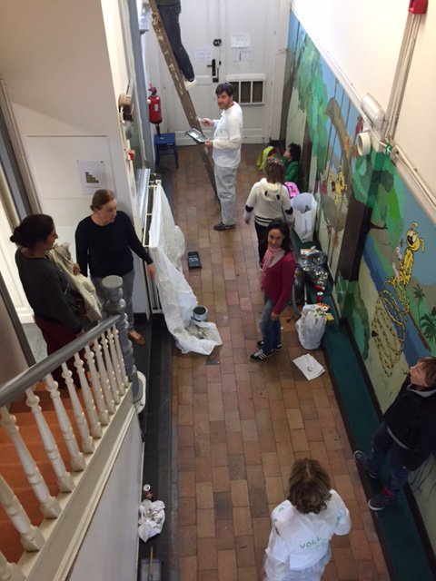 ourjob2's tweet photo. With the money collected with their cheese &amp; wine lunch, PBC Brussels East has spent a great day painting @school Anne Missone with #ourjob2 https://t.co/1Lvn8JBRWK