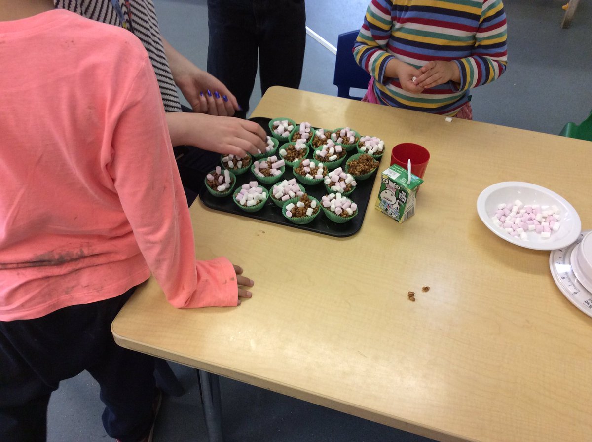 CSLSchoolsOut's tweet photo. We have been making rice crispy cakes with marshmallows on top this afternoon, hoping to eat them all up later! https://t.co/wlazlyZA3B