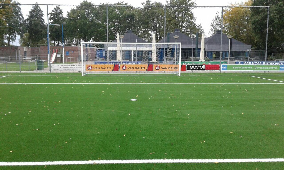 ERMAsport's tweet photo. In opdracht van Ceelen Sport Constructies onze Swansea doelen geleverd bij RKHVV Huissen! https://t.co/YSgMB0sHeZ