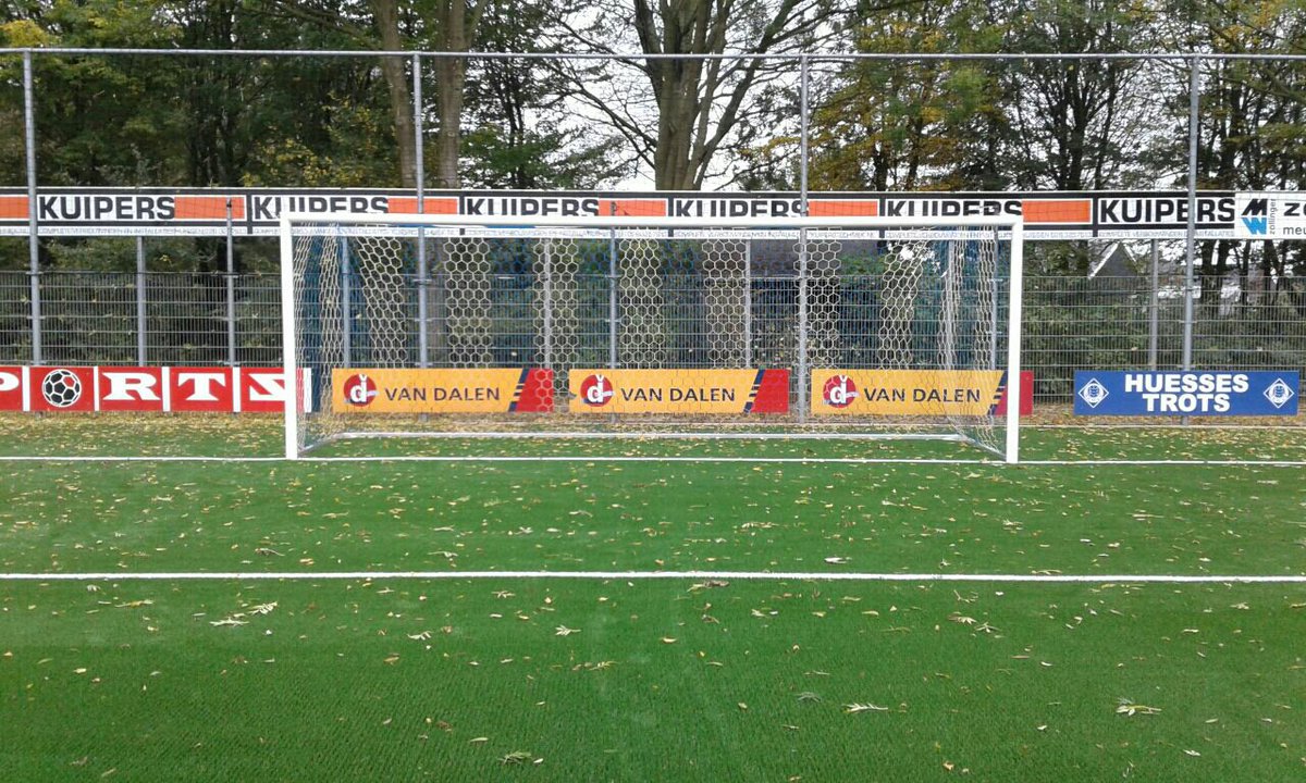 ERMAsport's tweet photo. In opdracht van Ceelen Sport Constructies onze Swansea doelen geleverd bij RKHVV Huissen! https://t.co/YSgMB0sHeZ