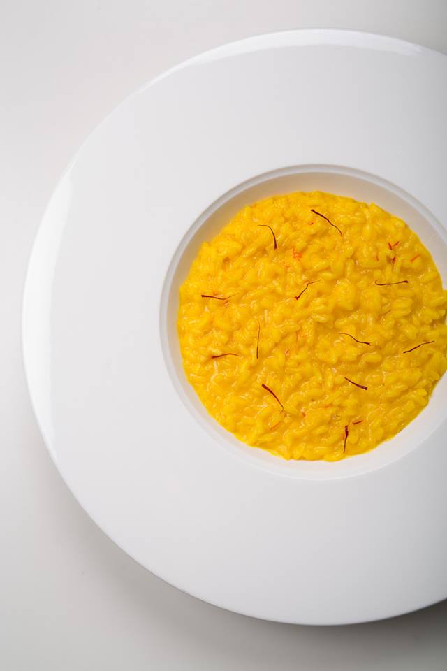 exportaly's tweet photo. Un fiore di risotto, eseguito magistralmente da #GiovanniBon per @SaviniMilano, con il nostro #Zafferano #Aromae! https://t.co/SyBW0JVCqU https://t.co/Fs8GlDv8f3
