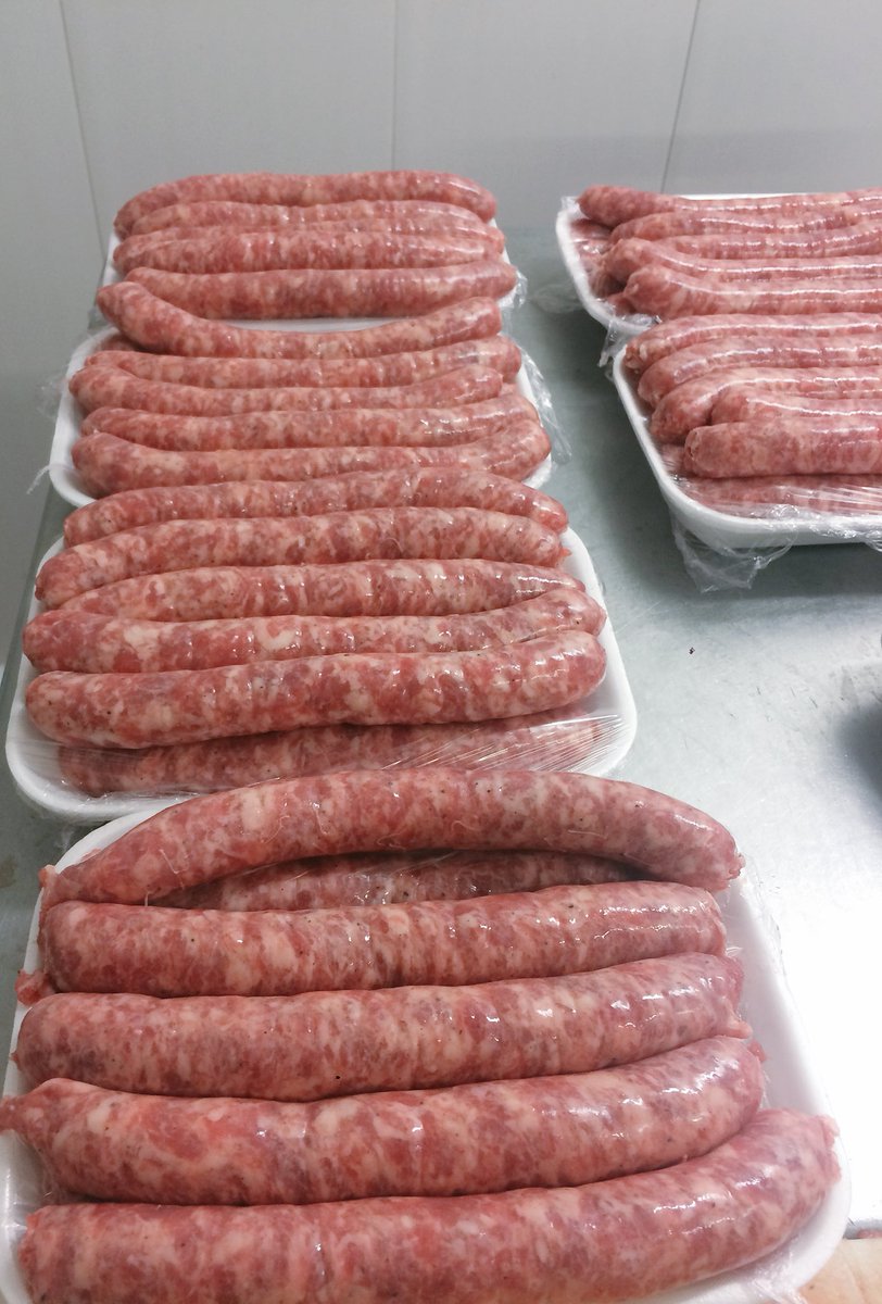 CanMolas's tweet photo. Safates de #Botifarra a punt de marxa; avui en trobareu al Menú de més d'un restaurant! 🍽#vic #osona #somxarcuters https://t.co/mbFtQGnXUy