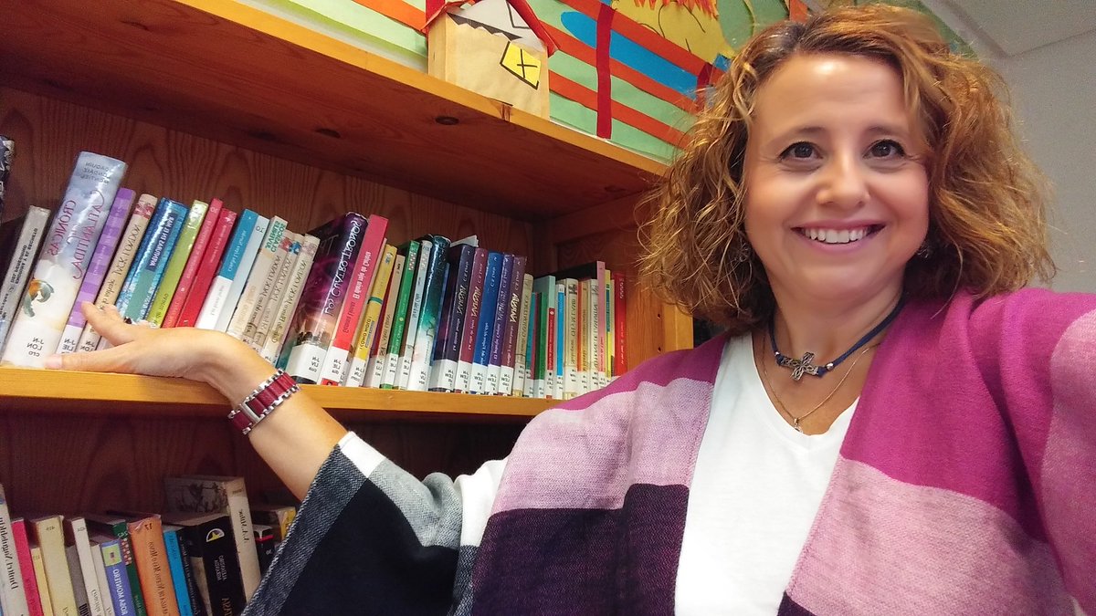 Lecturapolis's tweet photo. Feliz Día de la Biblioteca @observalibro #EstoyenlaBiblio https://t.co/Buj6Frg3eu