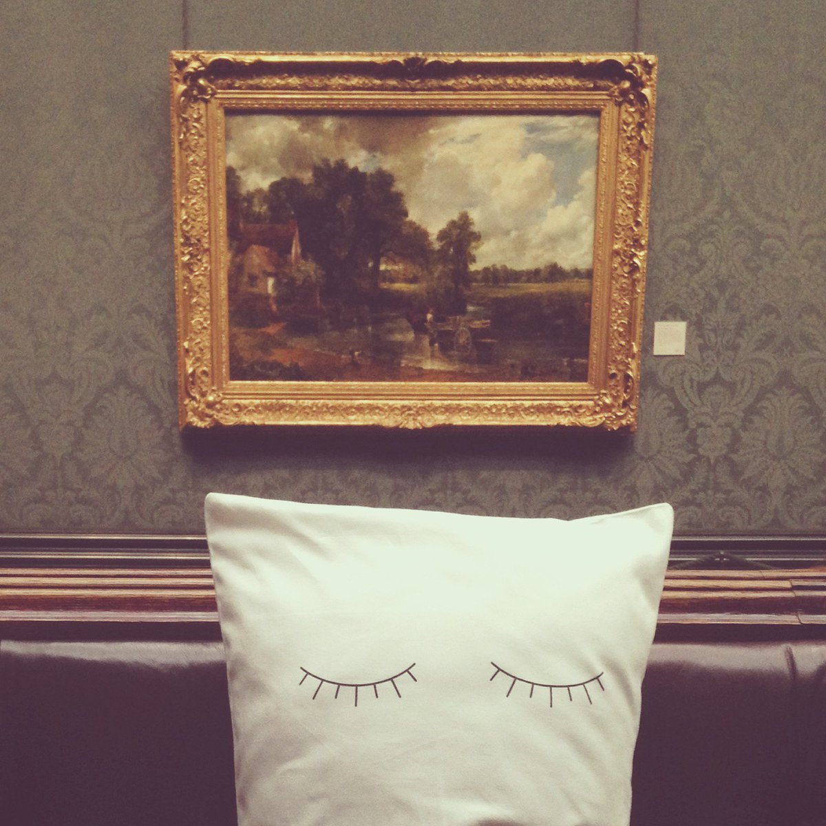 Willow_Talk's tweet photo. Taking a little nap at the @NationalGallery before #Constable's #TheHayWain. What's your favourite painting, Willowers? #NationalGallery https://t.co/40Le4RehuP