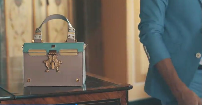 BookModaMag's tweet image. Il caleidoscopico mondo di Giancarlo Petriglia raccontato attraverso il nuovo mini-film #BehindTheMirror: bookmoda.com/2017/10/23/il-…