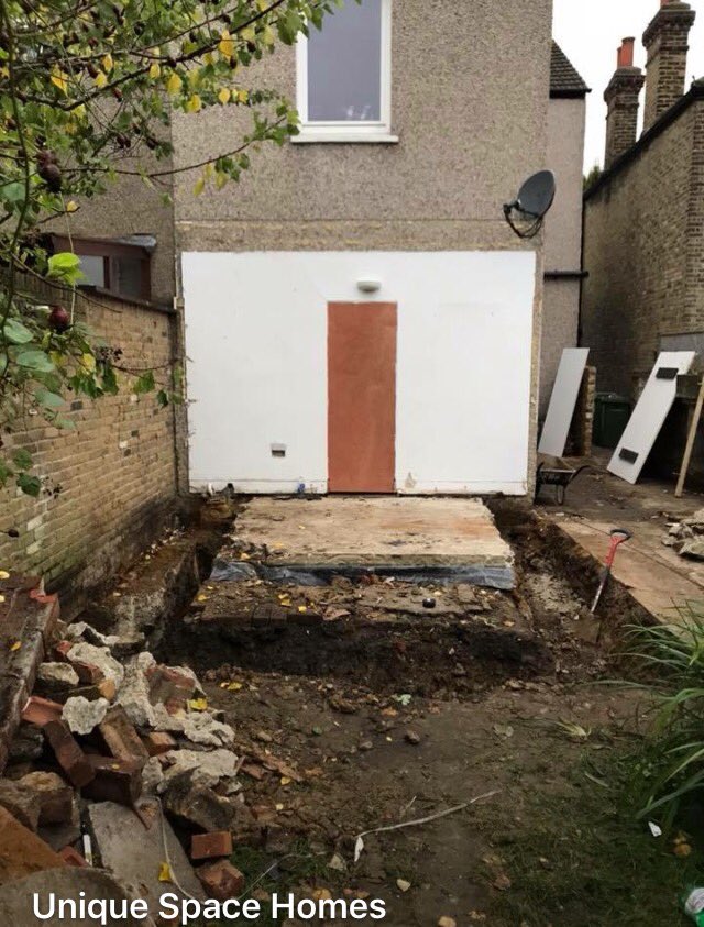 UniqueSpaceUK's tweet photo. Week 1 of 9.  Lads excavated and wheelbarrowed 18 tonnes of wet clay ready for concrete pour. Saves on the gym membership! 💪🏽👊🏽Chiswick #W4 https://t.co/9Kxdtg8Quo