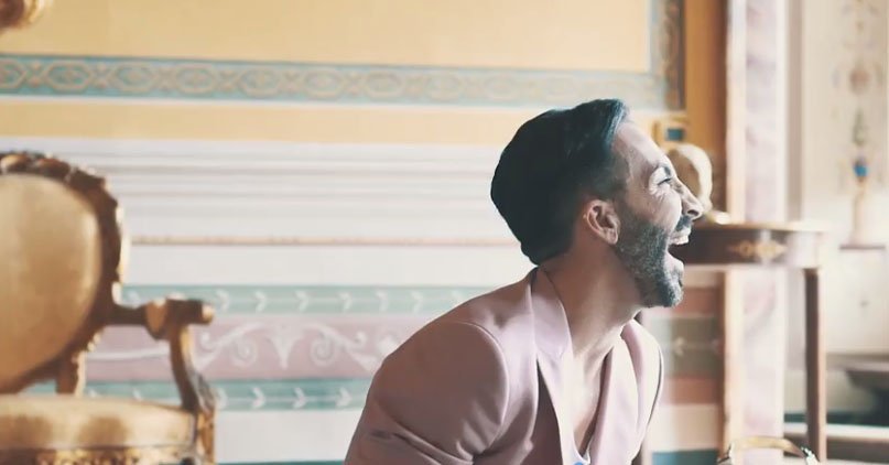 BookModaMag's tweet image. Il caleidoscopico mondo di Giancarlo Petriglia raccontato attraverso il nuovo mini-film #BehindTheMirror: bookmoda.com/2017/10/23/il-…