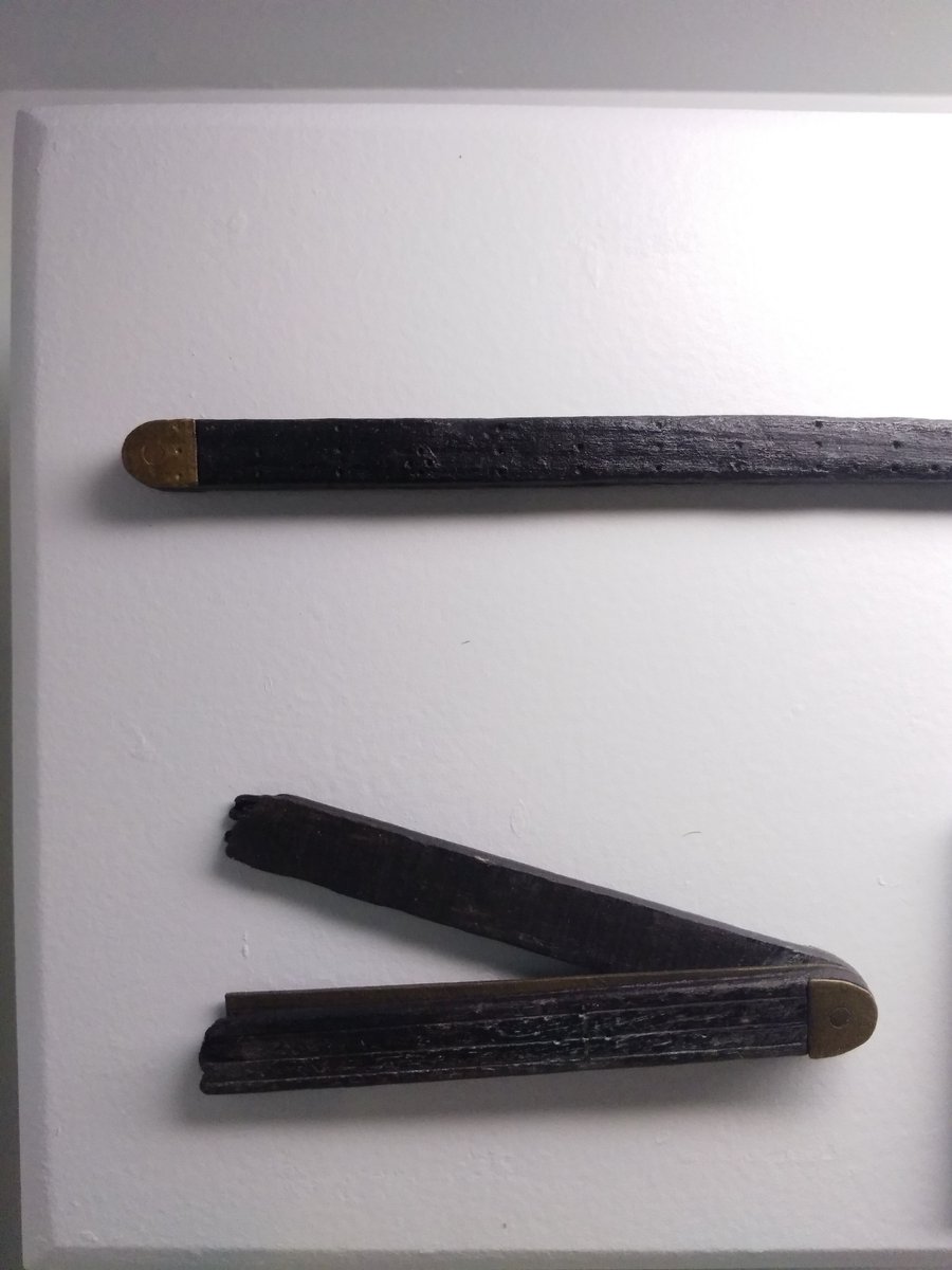 MuseoCadiz's tweet photo. #legadomar por último las reglas y los compases eran instrumentos imprescindibles para descifrar las complicadas cartas náuticas de la época https://t.co/C0dX9PDre4