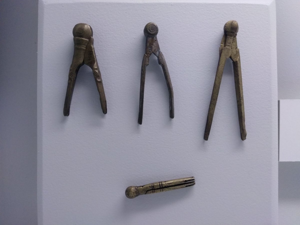 MuseoCadiz's tweet photo. #legadomar por último las reglas y los compases eran instrumentos imprescindibles para descifrar las complicadas cartas náuticas de la época https://t.co/C0dX9PDre4