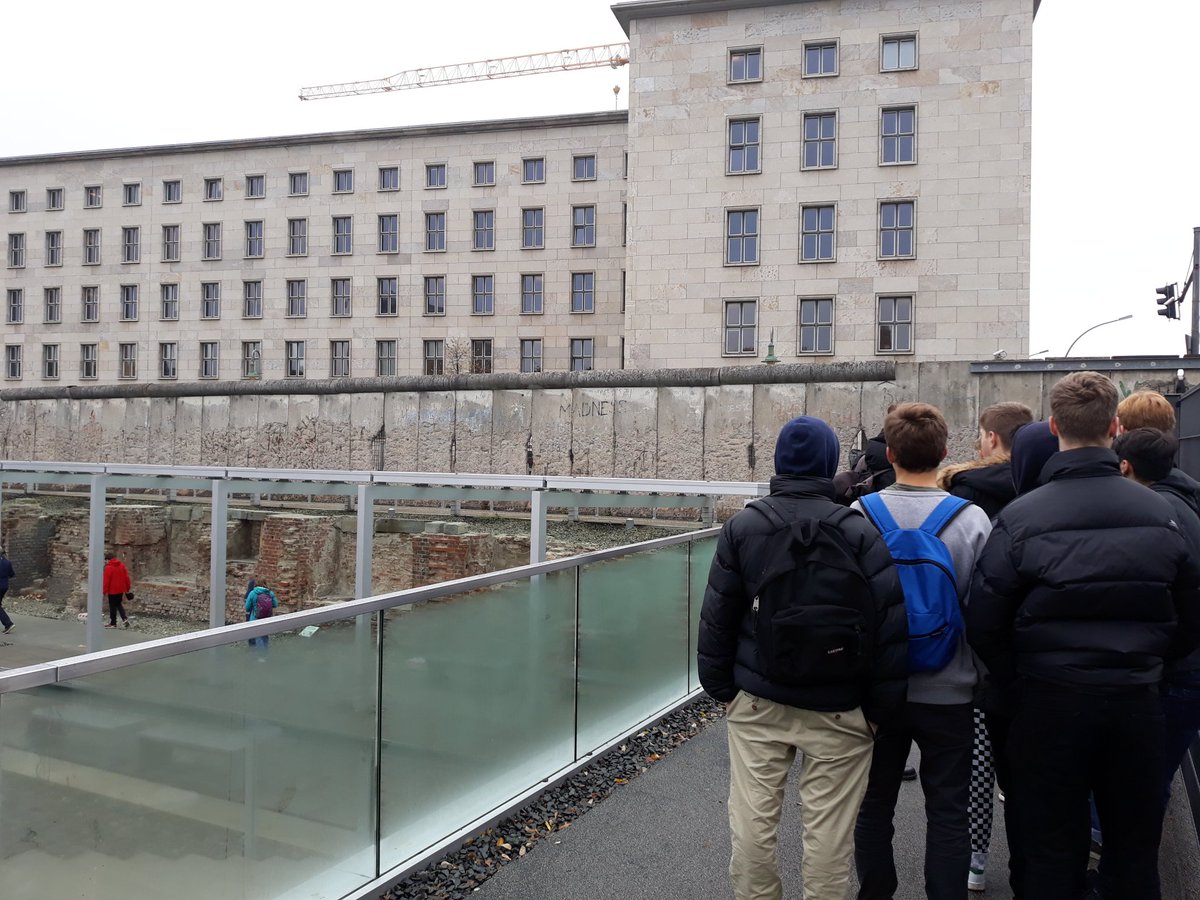 DC_DesignTech's tweet image. Observing one of the last remaining sections of the #Berlin wall