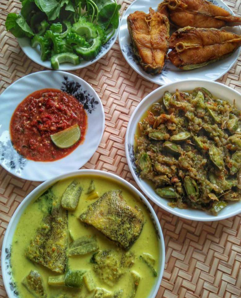 SyedRazzi's tweet photo. Aku anak kampung, sedapnya dapat macam ni. Terliur. https://t.co/YWf7lm5e8I