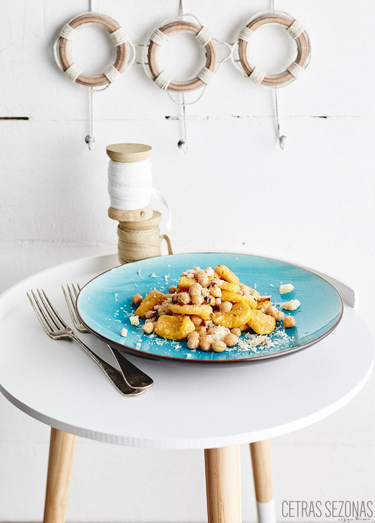 Ko darīt, ja bērniem negaršo ķirbis? Paslēp to ķirbju ņokos :) Recepte - cetrassezonas.lv/lv/receptes/be…