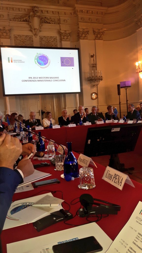 italyinbih's tweet photo. Min.#Mektić and Min. #Minniti sign treaty on cooperation on migrations and discuss #security agreements at #IPAConference in #Trieste https://t.co/ryYOiI20sj