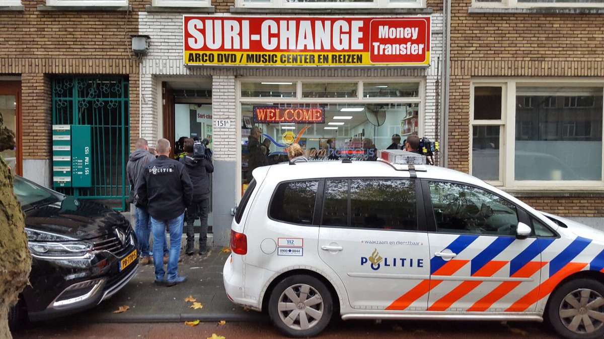 POL_Rotterdam's tweet photo. Overheid pakt fout geld aan op Rotterdam Zuid tijdens grote actiedag. #foutgeld #ondermijningloontniet (1/2) https://t.co/VFT5fTKZYI