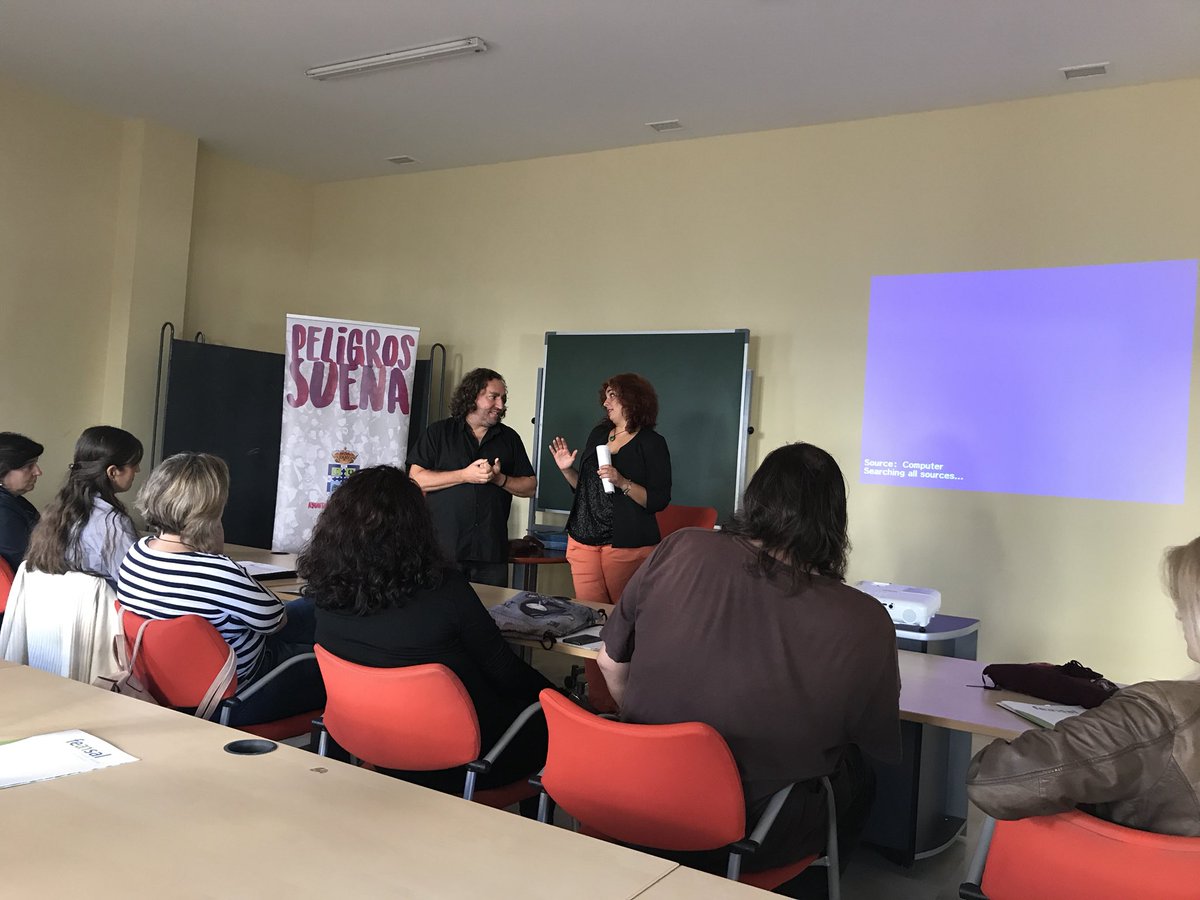PeligrosSuena's tweet photo. Recibiendo los mejores consejos de la mano de @feansalgranada en las Jornadas Emprend.es #dePeligros #peligrossuena https://t.co/E4RYQtnBMT