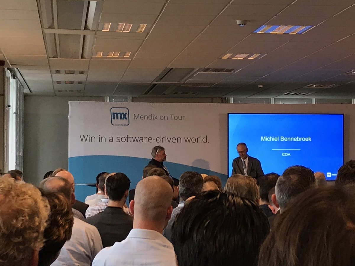 Michiel Bennebroek van het COA on stage bij #MXonTour. Top om te horen hoe zij Mendix inzetten. Naast bed, bad, brood ook de b van Breedband