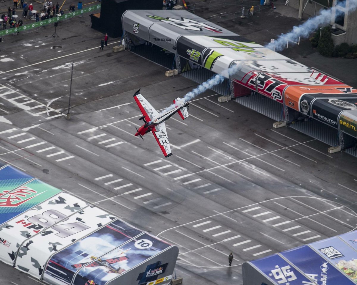 That's also a way how to approach the hangar.🙃 

#pp37 #airrace #pilot #aviation #ims #indy #motorhead