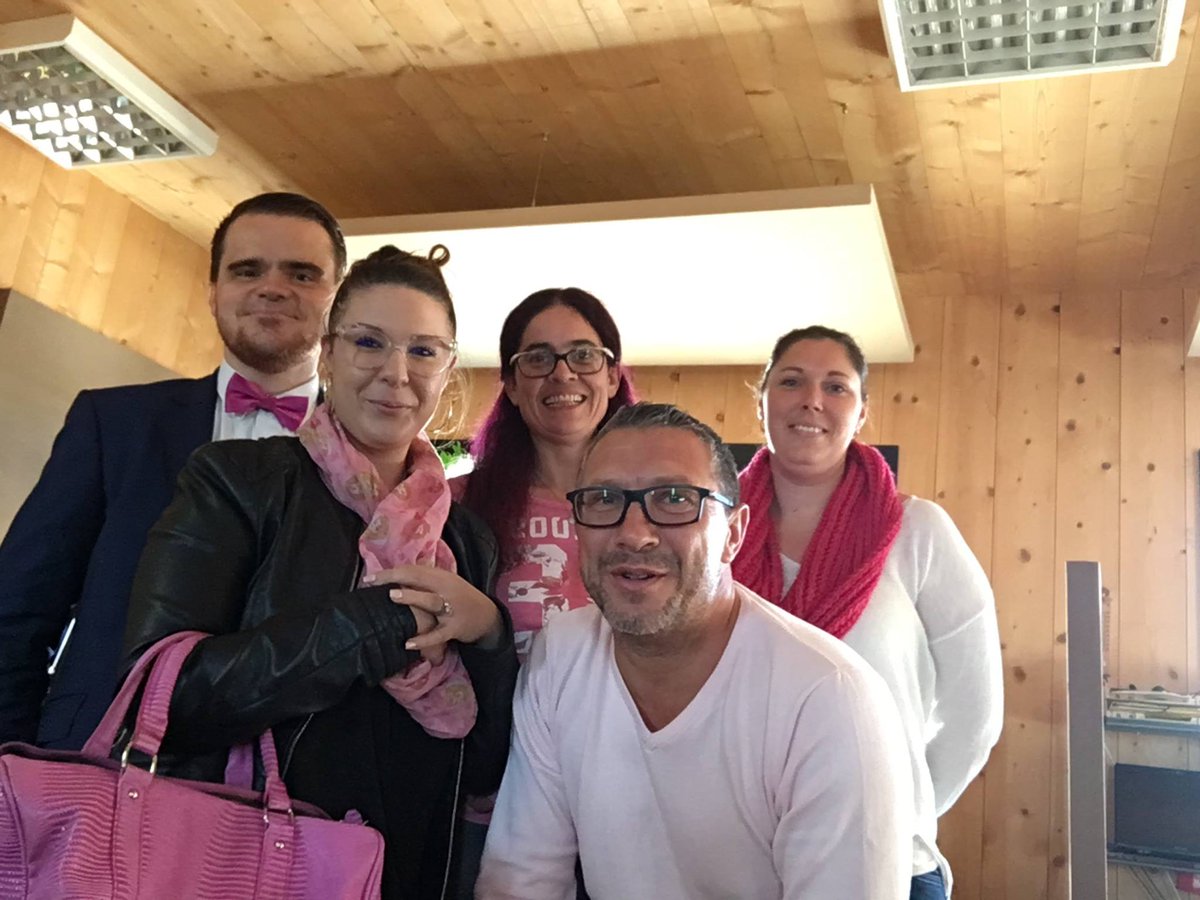 ElitePhone34's tweet photo. Quand on vous disait qu'@ElitePhone34 s'engage : tous en rose pour le mois de la lutte contre le cancer du sein.
#Elitephone https://t.co/W02jndFpfk