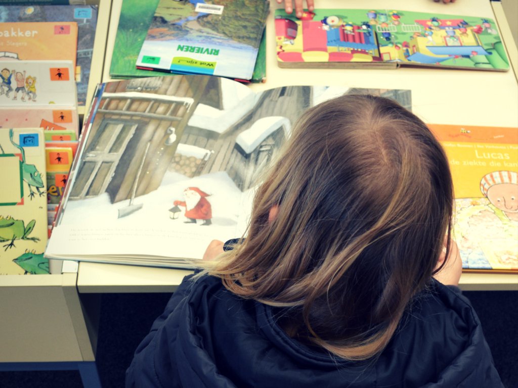 EducacionGobC's tweet photo. "Todo aquel que piense que en este mundo no hay magia, no ha estado nunca en una biblioteca" (Amy F. Dominy).  📚 ¡Feliz #DíadelaBiblioteca! https://t.co/IHxwx0mhL4
