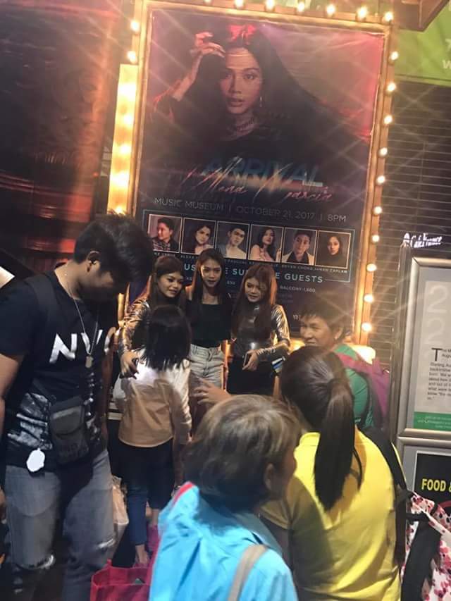 SheiMOfficial's tweet photo. SheinaAndSheila
DuringYlonaConcert @MusicMuseum
#FrontAct
@ylonagarcia
with InigoAndMaris
:-) https://t.co/rapHtCnNTy