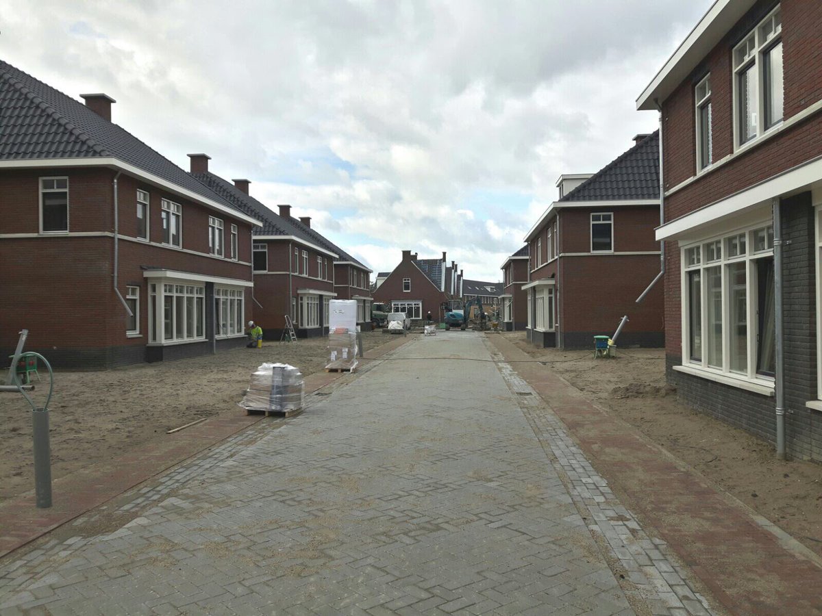 StoutVHG's tweet photo. In Gouda is het straatwerk gereed, 55 woningen #Middenwillens #Gouda https://t.co/HQ5dUj37dp