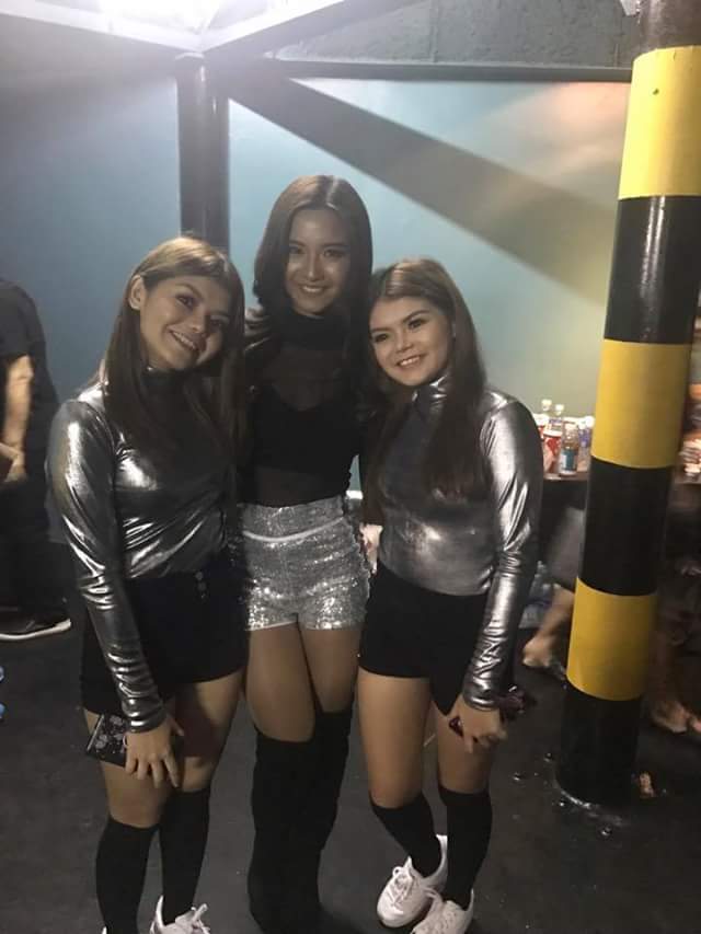 SheiMOfficial's tweet photo. SheinaAndSheila
DuringYlonaConcert @MusicMuseum
#FrontAct
@ylonagarcia
with InigoAndMaris
:-) https://t.co/rapHtCnNTy