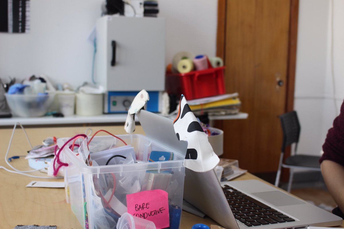 MakeShiftDND's tweet image. 2 tickets left for this fridays afternoon workshop! Go go go! bit.ly/2iin1RE #CCmakeshiftdo #etextiles #dundee #smartmaterial