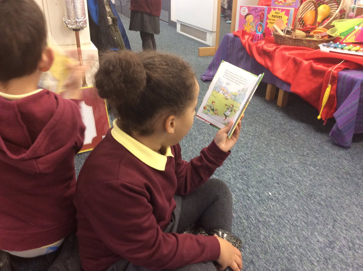 stcharleshullFS's tweet photo. For the love of books!! @StCharlesHull #eyfs #reading #literacy #languageenrichment https://t.co/S9qt9FHVCa