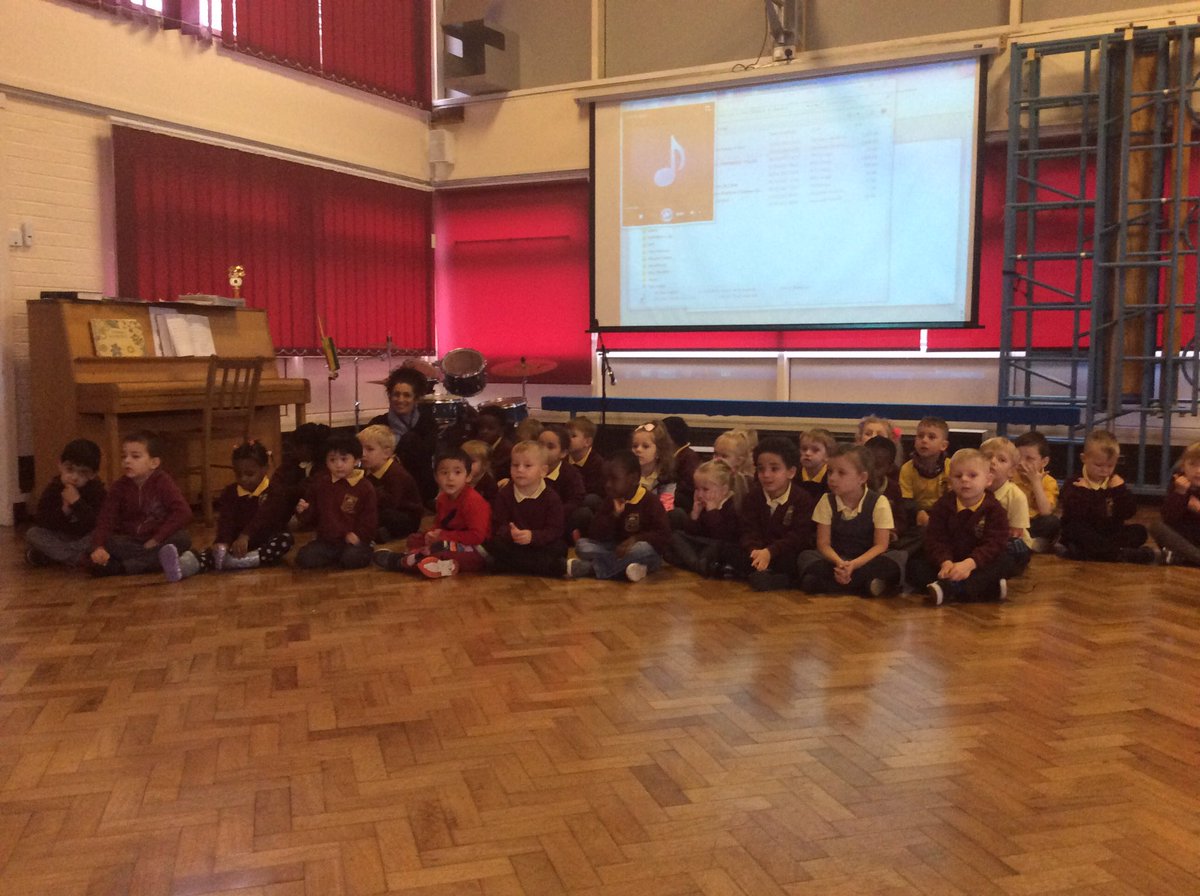 stcharleshullFS's tweet photo. EYFS enjoyed delivering their 'Welcome' liturgy this morning #catholic_life #eyfs #comeandsee @StCharlesHull https://t.co/rCZ8W457vK