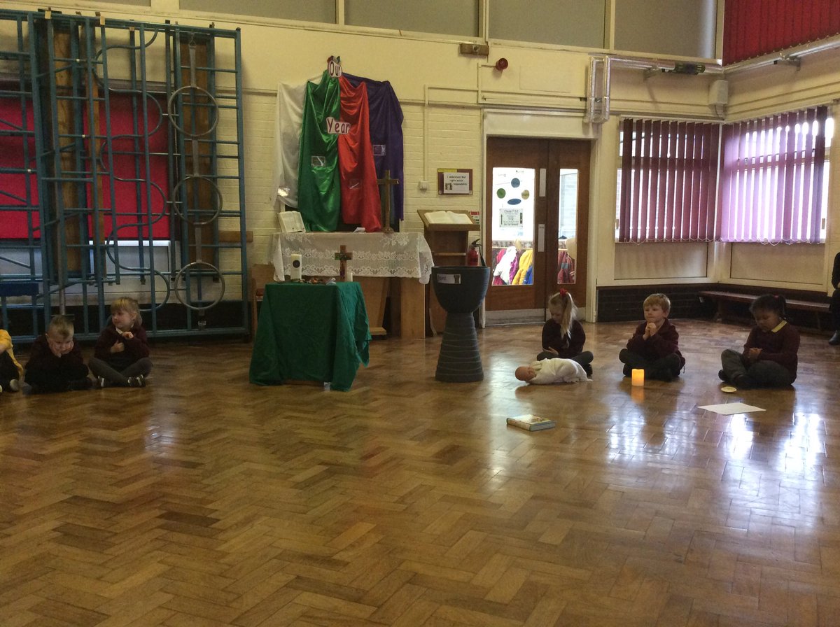 stcharleshullFS's tweet photo. EYFS enjoyed delivering their 'Welcome' liturgy this morning #catholic_life #eyfs #comeandsee @StCharlesHull https://t.co/rCZ8W457vK