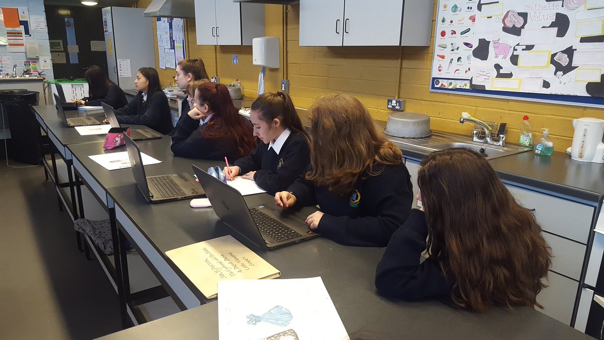 allshookup2018's tweet photo. Musical preparation from the Coláiste Bride girls today🛠🎹🎶✏ #allshookup @Colaistebride @moylepark @colchilliain https://t.co/6tACFvJwUO