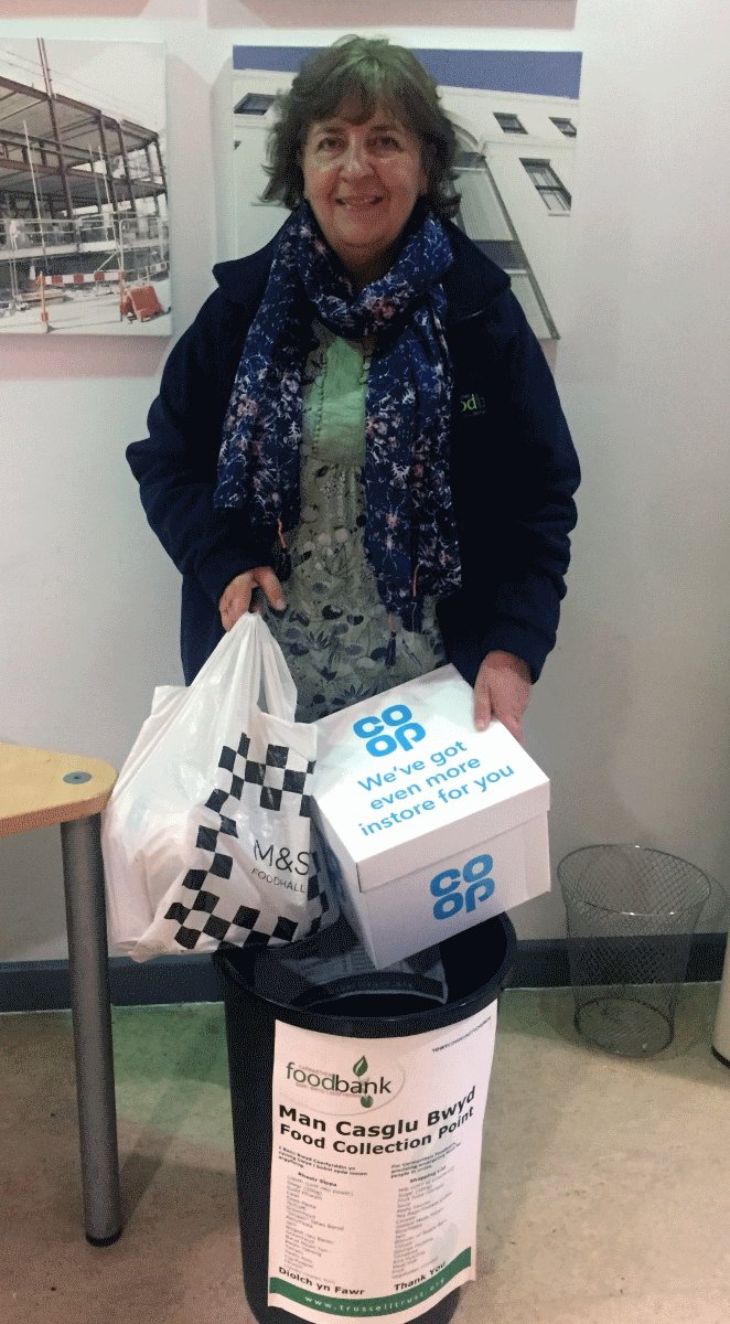CAVSCarms's tweet photo. Thanks @CoopCarmarthen for #Fairtrade gift box & Judy from #CarmarthenFoodbank for collecting it & other food from CAVS #FoodCollectionPoint https://t.co/E1LogmvWbj