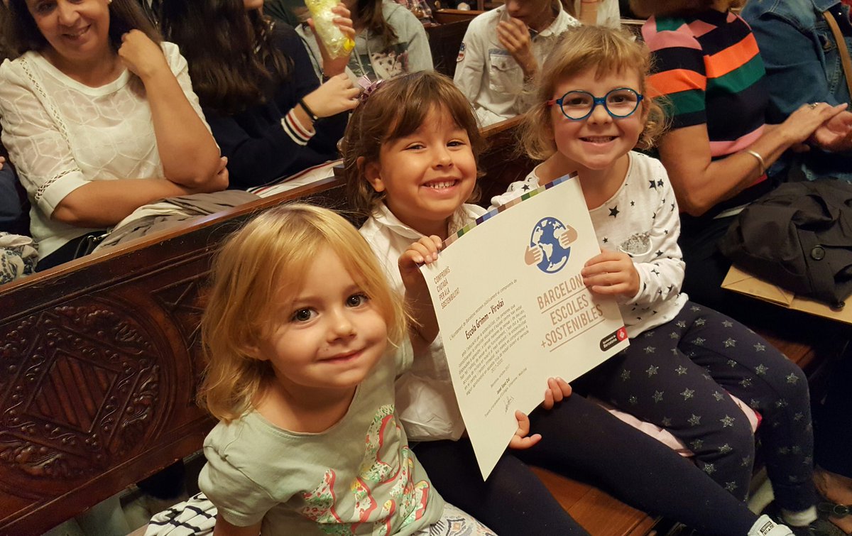 cristinaromanos's tweet photo. Virolai Grimm renovem el compromís en l'educació per la sostenibilitat. Acte de signatura Barcelona Escoles + Sostenibles. @EscolaVirolai https://t.co/JouYiEGT2i