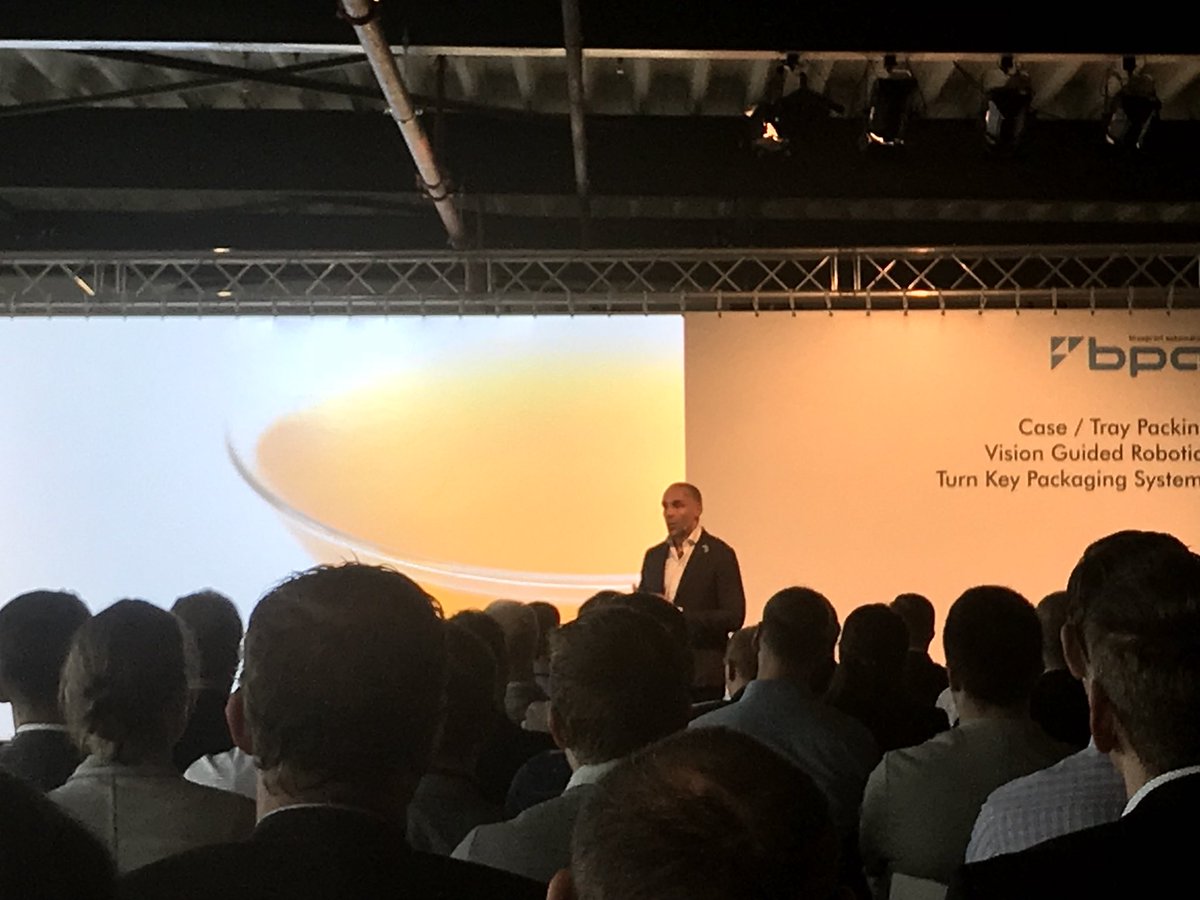 Sophisticated presentation by <a href="/Richard/">Richard</a> van Hooijdonk about the future and robots #BPA #robotics