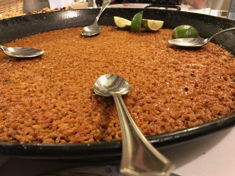 OSUMARSA's tweet photo. Hoy viajamos a la #TascaDelPuerto, donde un grupo de amigos han disfrutado de un arroz a banda de uno de nuestros clientes 🔝 ¡Nos encanta!😀 https://t.co/gUii368TKc