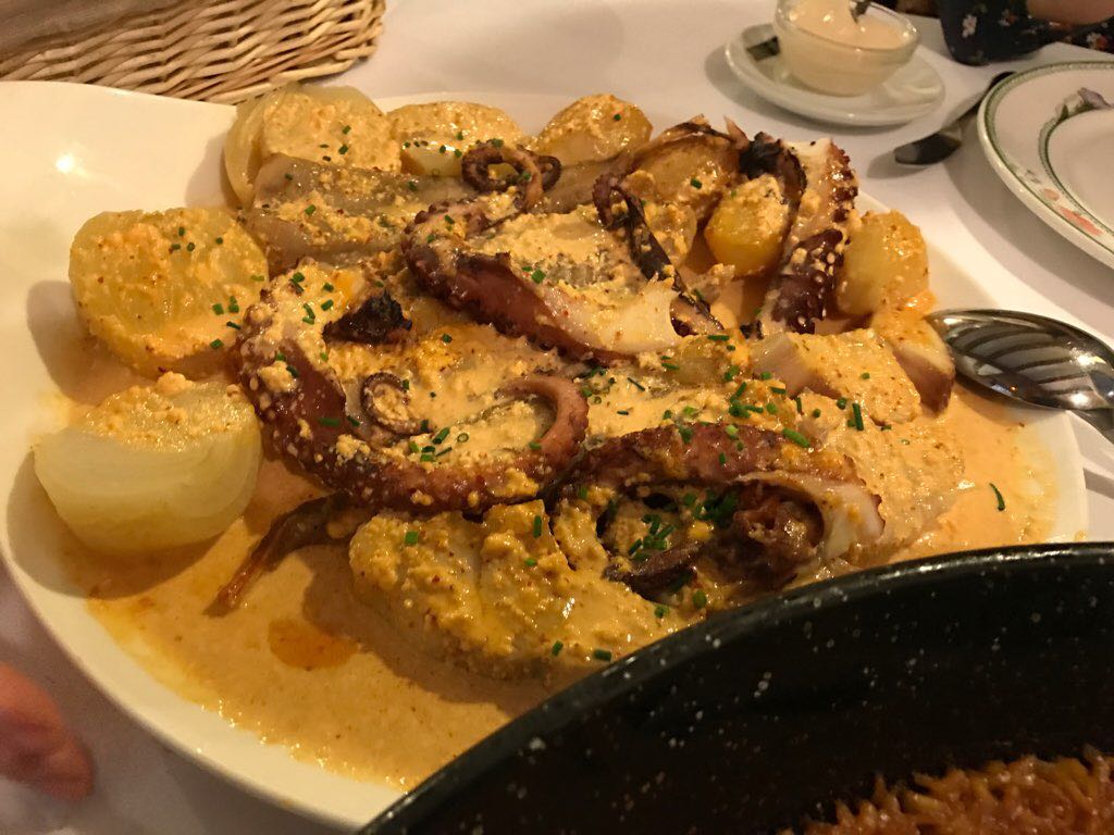 OSUMARSA's tweet photo. Hoy viajamos a la #TascaDelPuerto, donde un grupo de amigos han disfrutado de un arroz a banda de uno de nuestros clientes 🔝 ¡Nos encanta!😀 https://t.co/gUii368TKc