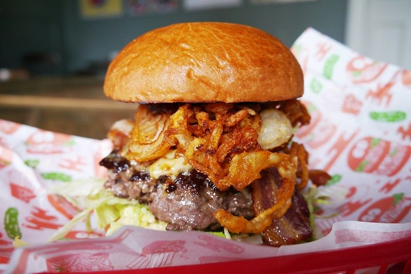Burgerac's Burgershack is burger-back! <a href="/Burgershack_/">Burgerac's shack</a> is in delicious residency at <a href="/TheRoyalOakW1/">The Royal Oak</a> for 9 weeks. buff.ly/2zKZn4l