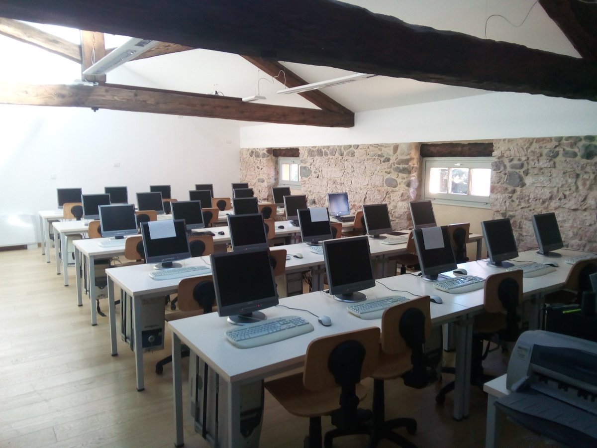 ninefix's tweet photo. Preparazione immagine #sodilinux per migrazione prossima aula informatica al #SoftwareLibero (come dicevo i tempi sono maturi @Bettananni ) https://t.co/bU9C4cACzo