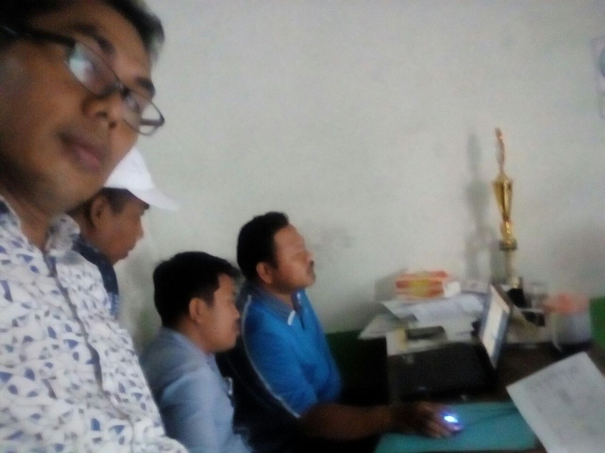 Fasilitasi input Om Span 
#Pendampingdesa Driyorejo
<a href="/EkoSandjojo/">Eko P. Sandjojo</a> 
<a href="/jokowi/">Joko Widodo</a>