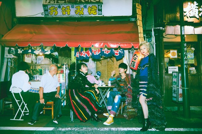 Fashionsnap Com A Twitter モデルたちがハシゴ酒 飲み屋街を舞台にした参加型ファッションショーが大井町で開催 T Co E9xyq6aexi Sei 大井町