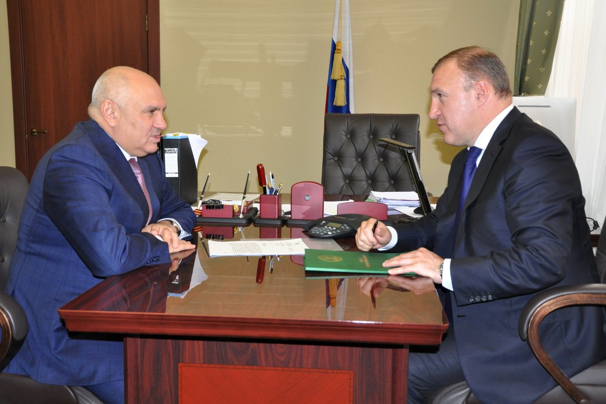 mkumpilov's tweet photo. С первым зам. Министра с/х РФ  Джамбула��ом Хатуовым обсудили результаты уборочной кампании, участие Адыгеи в госпрограммах поддержки АПК. https://t.co/nwz09SjSIb